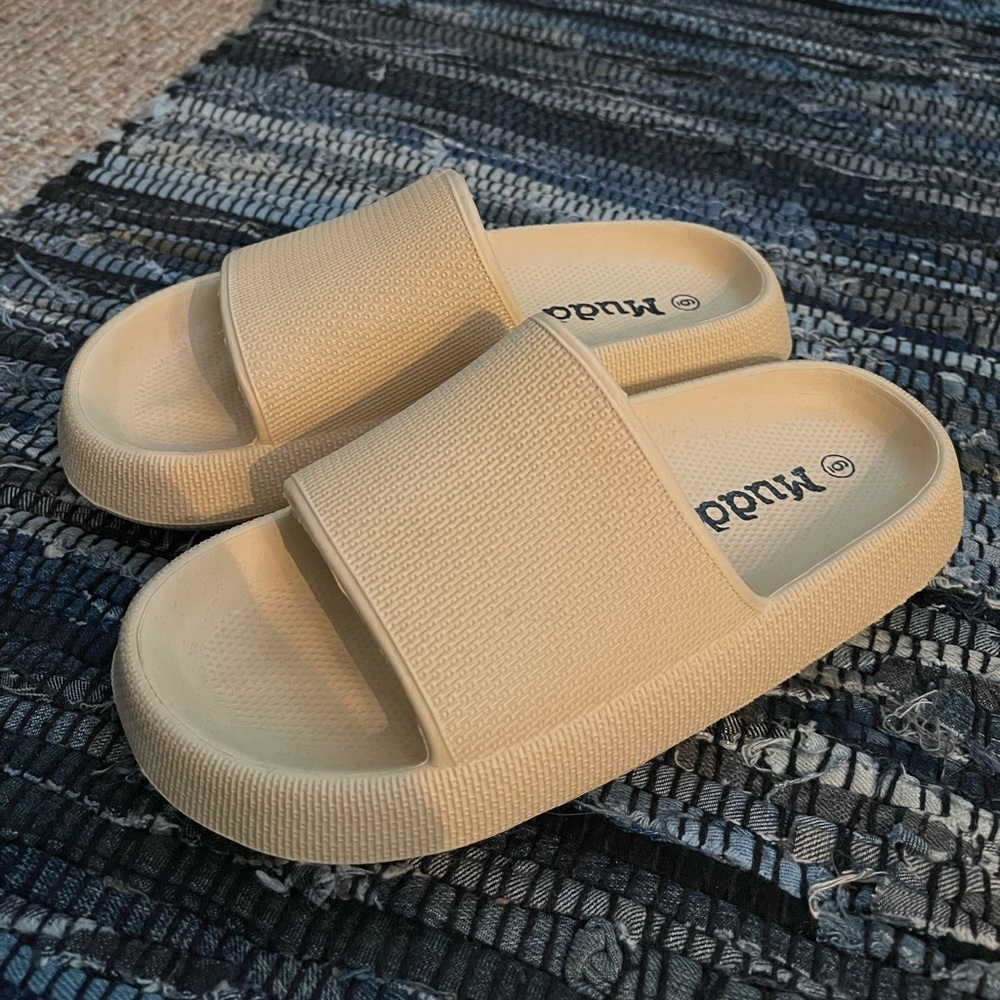 Mudd women’s slides